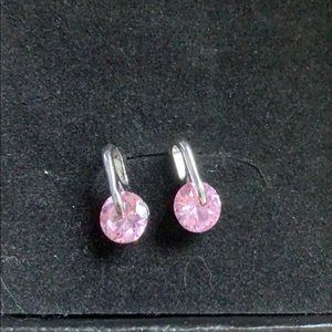 Pink studs💓